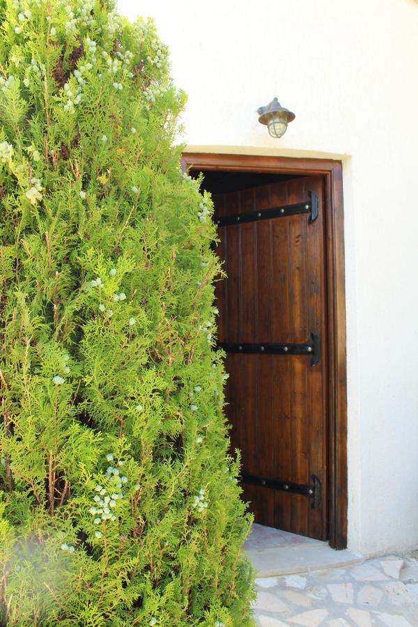 Kefalonian Mill - Oneira Villas Τραπεζάκι Εξωτερικό φωτογραφία