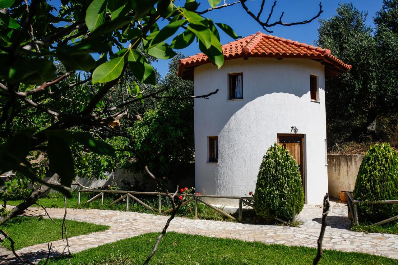 Kefalonian Mill - Oneira Villas Τραπεζάκι Εξωτερικό φωτογραφία