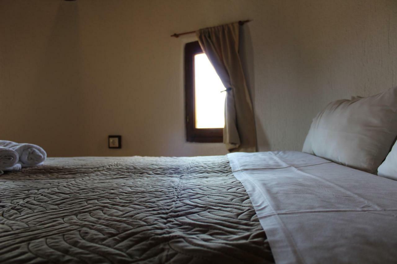 Kefalonian Mill - Oneira Villas Τραπεζάκι Εξωτερικό φωτογραφία